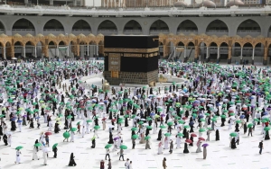  Cerita Jemaah Haji Asal Indonesia yang Telapak Kakinya Melepuh Usai Kehilangan Sandal