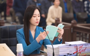 Kritikus Drama Soroti Alasan Karakter Seo Hyun Jin Bikin 'Why Her' Sukses Besar