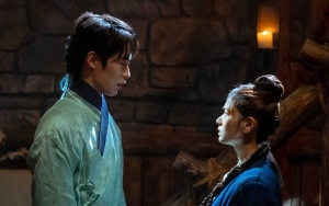 Lee Jae Wook Berlutut di Depan Jung So Min di Poster Baru 'Alchemy of Souls', Caption Bikin Curiga