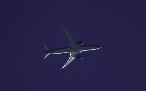 Jet Komersial India yang Bawa Ratusan Penumpang Mendarat Selamat Usai Mesin Terbakar