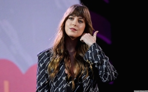 Dakota Johnson Tak Sabar Syuting 'Madame Web' Usai Nonton 'Top Gun: Maverick'