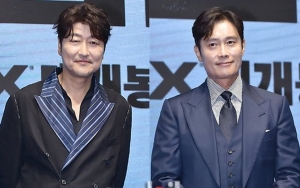 Lucunya Lee Byung Hun Minta Pindah Tempat Duduk Gara-Gara Song Kang Ho Batuk Terus