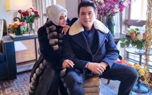 Suami Ultah, Syahrini Ngebucin Pamer Sederet Foto Tampan Reino Barack Seraya Tulis Ini