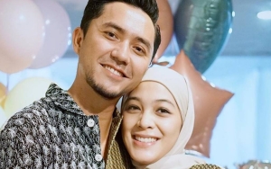 Usung Konsep 10 Tahun Lalu Untuk Foto Keluarga, Perubahan Hidup Omesh dan Dian Ayu Bikin Salut