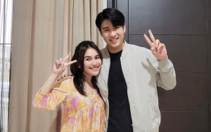 Ayu Ting Ting Mejeng Cantik Depan Cermin, Komentar 'Menggelitik' Victor MCI Ramai Diserbu