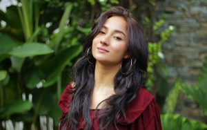 Naomi Zaskia Pamer Foto Seksi Pakai Bikini, Bekas Luka Di Perut Jadi Sorotan
