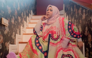 Beda Agama dengan Ayah, Melly Goeslaw Kenang Momen Saat Ikut Nyanyi di Gereja