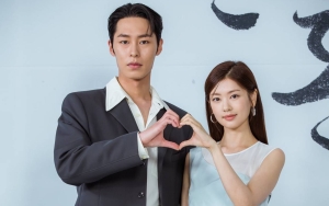 Usia Asli Jung So Min Bikin Tak Percaya di Photoshoot Mesra Bareng Lee Jae Wook