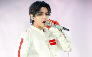 V BTS Modis Banget Berangkat ke Paris, Auto Malu Usai Tak Sengaja Umbar Body