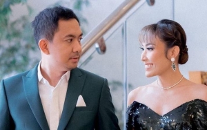 Beda dari Suami, Ayu Dewi Curhat Gagal Pakai Baju Istimewa Ini Saat Anniversary ke-10