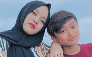 Putri Delina Masih Dapat Banyak Hujatan, Reaksi Rizwan Tampak Berkaca-kaca Jadi Sorotan