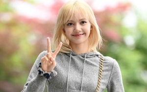 Bajunya Seksi Banget, Inikah Alasan Lisa BLACKPINK Pakai Hair Extension di Event Celine?