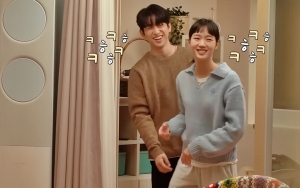 Jinyoung GOT7 Romantis Pijati Kim Go Eun Yang Encok Usai Ciuman Hot 'Yumi's Cells 2'