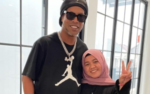 Mbak Lala Pengasuh Rafathar Kecipratan Foto Bareng Ronaldinho, Singgung Kehebatan Raffi Ahmad