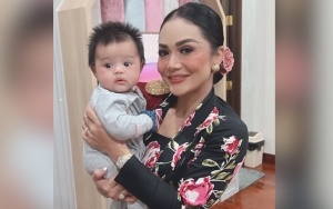 Krisdayanti Kembali Pamer Tingkah Random Saat Bertemu Ameena, Aksi Split Jadi Sorotan