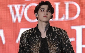 S.Coups SEVENTEEN Langsung Lakukan Hal Manis Ini usai Tak Sengaja Lempar Botol ke Fans