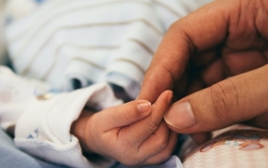 Positif Terinfeksi COVID-19, Anak Usia 1,5 Tahun di Singapura Meninggal Karena Radang Otak