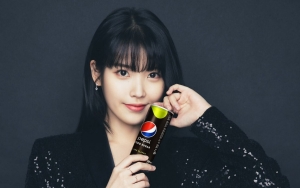 IU Siapkan Snack Hingga Rela Jabat Tangan Fans Saat Sudah di Mobil Ketika Tiba di Bandara