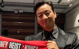 Park Hae Soo Jalan Pakai Jumpsuit Merah, Spoiler 'Squid Game' Atau Euforia 'Money Heist Korea'?