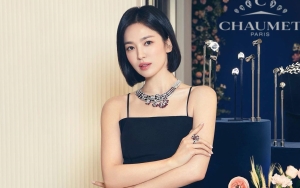 Jadi Trending, Song Hye Kyo Pakai Sederet Perhiasan Mahal Saat Berangkat ke Paris
