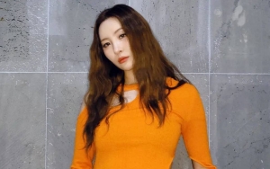 Hampir Kejadian, Sunmi Antisipasi Insiden Baju Melorot Pakai Stiker Penutup Dada