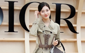 Dikelilingi Bejibun Hadiah dari Penggemar, Suzy Rayakan Debut Anniversary Ke-12
