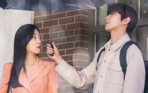 Seo Hyun Jin Kagumi Bagian Tubuh Hwang In Yeop Ini Saat Syuting Adegan Romantis 'Why Her'