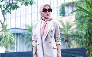 Syahrini Bagikan Video Transisi Gaya Busana, Aksi Nendang Hingga Hal Ganjal Ini Disorot