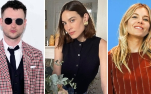 Terekam Momen Aktor Tom Sturridge Cium Alexa Chung Pacar Baru Di Dekat Sienna Miller Sang Mantan