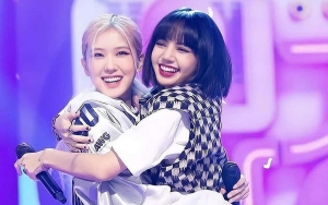 Lisa dan Rose Pamer Persahabatan Manis Nan Menggemaskan di Siaran Langsung Bikin Fans Ikut Kesensem