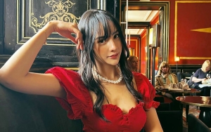 Anya Geraldine Asyik Seruput Sekaligus Promosikan Minuman Berakohol, Langsung Jadi Kontroversi?