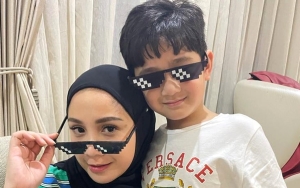 Beda dari Nagita Slavina, Rafathar Malah Kesal Minta Label Baju Branded Miliknya Untuk Dibuang