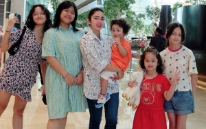 Biangnya Cantik, Ussy Sulistiawaty Pamer Foto Transformasi dari Kecil Hingga ABG
