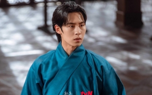 Lee Jae Wook Pakai 'Sorban' Biru Saat Gelut di 'Alchemy of Souls' Trending, Kelewat Hot?