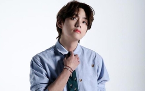 V BTS Diomeli Sutradara Gegara Ngevlog Tanpa Cuci Muka dan Cukuran