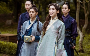 Teori Munculkan Bukti Kuat, Jung So Min Diduga Kakak Arin Oh My Girl di 'Alchemy of Souls'