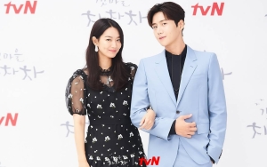 Shin Min A Santai Pamer Nongkrong Bareng Pemeran 'Hometown Cha-Cha-Cha', Kim Seon Ho Ikut?