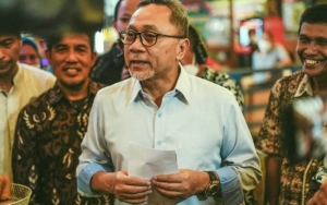 Zulkifli Hasan Bagi Minyak Sembari Kampanyekan Anak, Jokowi Ingatkan Fokus Kerja Mendag