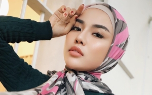 Medina Zein Pakai Baju Oren, Polda Metro Banjir Karangan Bunga dari Para Korban Penipuan