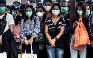 Susul Jokowi, Khofifah Turut Ajak Warga Jatim Kembali Pakai Masker di Luar Ruangan