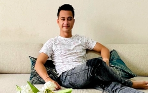 Eza Gionino Gendong Putra Bungsu, Wajah Sang Anak Bikin Salfok Disebut Mirip Boneka