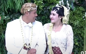9 Potret Akad Nikah Via Vallen dan Chevra Yolandi, Filosofi Suvenir Penuh Makna