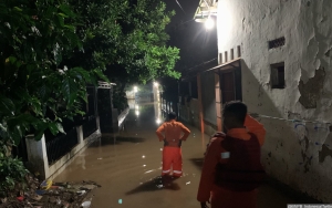 Warga Tangerang Sebut Banjir Capai Hingga Leher, BNPB Minta Untuk Siaga