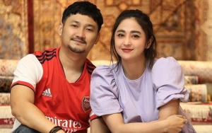 Dewi Persik Cantik Manglingi di Pernikahan Lebby Wilayati, Angga Wijaya Hadir Jadi Sorotan