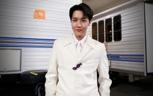 J-Hope BTS Pakai Outfit Santai, Harga Kolor Hijau Ini Sukses Bikin Melongo