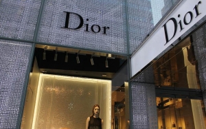 Merek Fesyen Ternama Dior Dituduh Jiplak Rok Tradisional Tiongkok untuk koleksi Musim Gugur