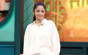 Belum Cerai dari Angga Wijaya, Lebby Wilayati Bikin Heboh Beri Bunga Pernikahan ke Dewi Persik