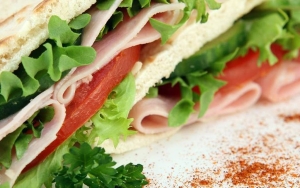 Wanita Ini Didenda Gara-bara Bawa Sandwich Sisa dari Singapura ke Australia, Kok Bisa?