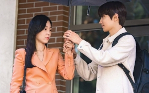 Seo Hyun Jin Bantu Hwang In Yeop Akting di Lokasi Syuting 'Why Her', Tahu Sempat Dikritik Jomplang?