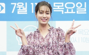 Emak-Emak Usia 40 Tahunan, Bodi Lee Min Jung Saat Pakai Bikini Kejutkan Fans